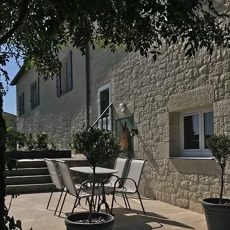 Le Domaine Des Terres Blanches Guest house